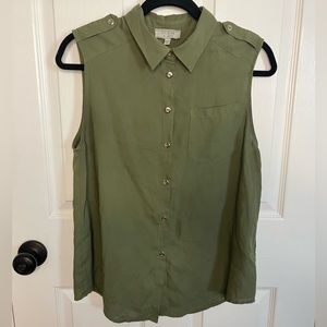 Guess 100% polyester sleeveless button down top M